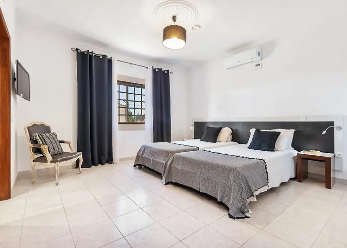 Villa Loendros, Calma Moradia Com Piscina Privada, Guia (Faro)